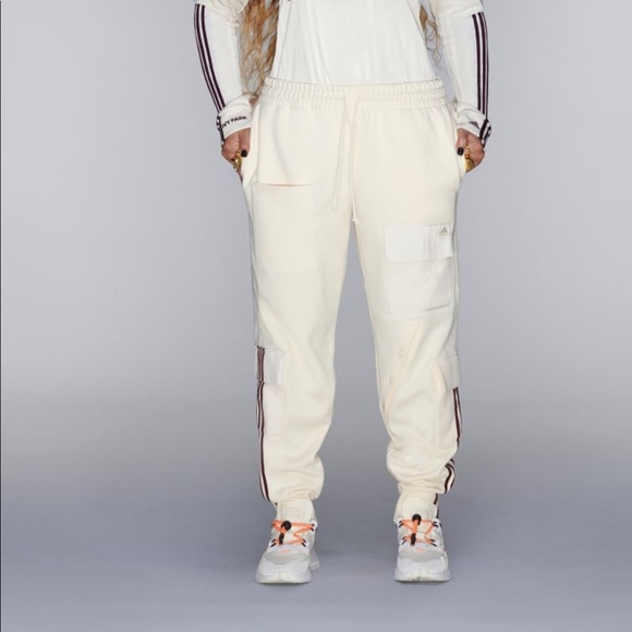 IVY PARK CARGO SWEAT PANTS - Picture 2 of 6